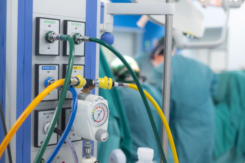 Vacuum adaptor in a hospital operating room