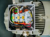 Vacuum pump motor wiring