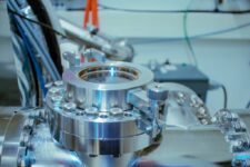 Vacuum placement equipment is used in both laboratory and industrial settings.